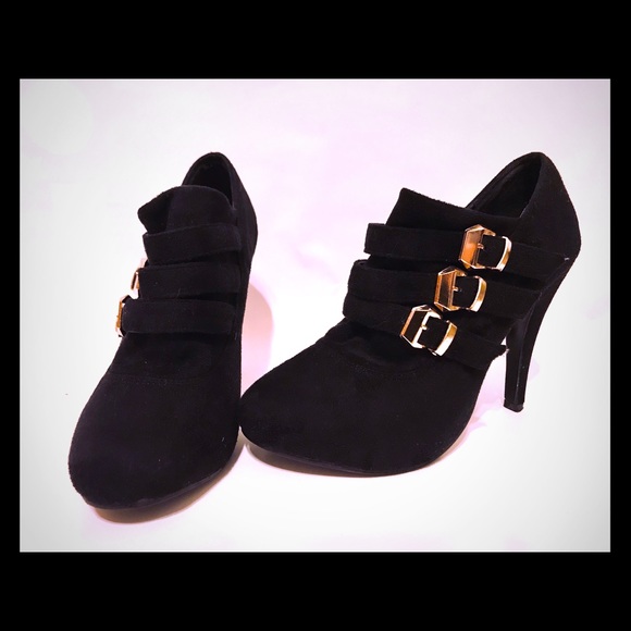 Black 🖤 Suede Booties, Size 6 1/2 - Picture 1 of 5